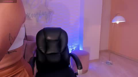 Sara Winstone online show from February 17, 2025, 1:32 pm