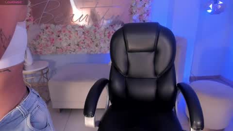 Sara Winstone online show from March 2, 2025, 11:29 am