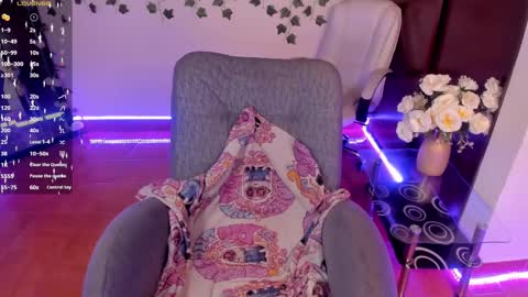 saray__jones online show from January 8, 2025, 12:37 pm
