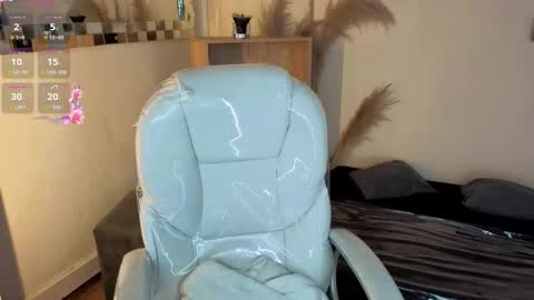  Saray  Say hi in the chat online show from October 23, 2025, 12:15 pm