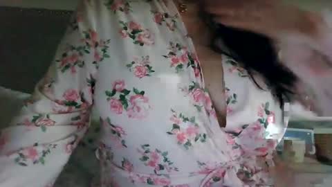 Sara online show from April 25, 2026, 2:03 pm