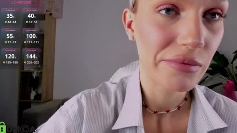 Your Selena 3 online show from April 3, 2026, 3:04 am