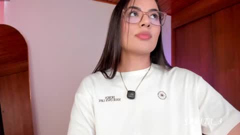 Snapshot of sarita_3 chatting on April 14, 2026, 10:49 pm Sarita Lozano online show from April 14, 2026, 10:49 pm