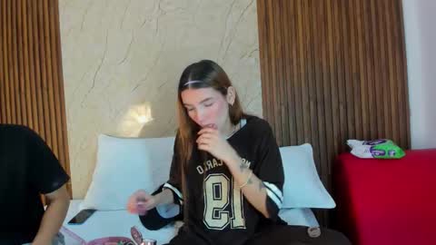  SARIYA Y ALEXIS  online show from February 17, 2026, 11:29 am