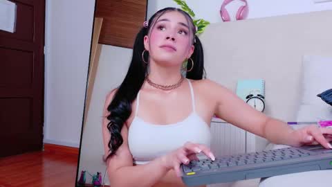 Sara online show from October 7, 2025, 8:39 pm