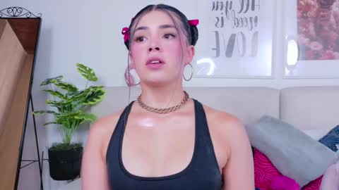 Sara online show from October 8, 2025, 8:28 pm