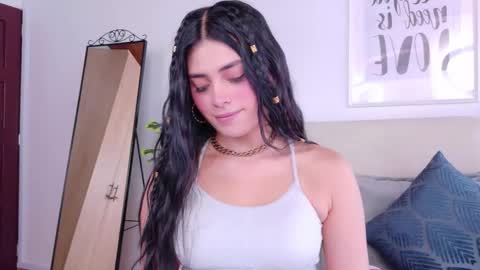 Sara online show from November 19, 2025, 8:20 pm