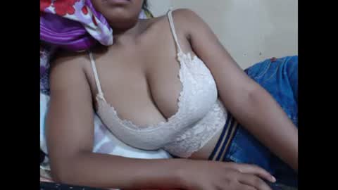 Snapshot of saronette chatting on January 8, 2025, 10:37 am saronette online show from January 8, 2025, 10:37 am