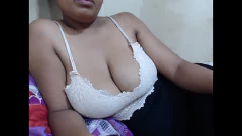 Snapshot of saronette chatting on January 15, 2025, 12:58 pm saronette online show from January 15, 2025, 12:58 pm