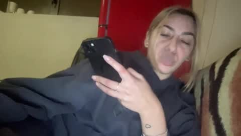 Snapshot of sarrah_rossy chatting on February 7, 2025, 8:10 pm Sarrah online show from February 7, 2025, 8:10 pm