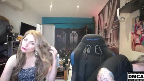 Giselle and Jay online show from November 2, 2025, 9:33 am