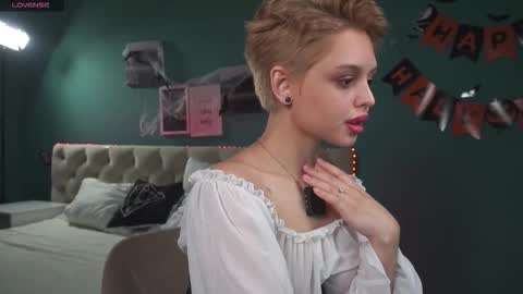 Snapshot of sasha_arrt chatting on October 31, 2025, 9:54 am sasha_arrt online show from October 31, 2025, 9:54 am