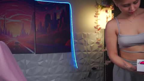 Snapshot of sasha_arrt chatting on November 8, 2025, 9:20 am sasha_arrt online show from November 8, 2025, 9:20 am