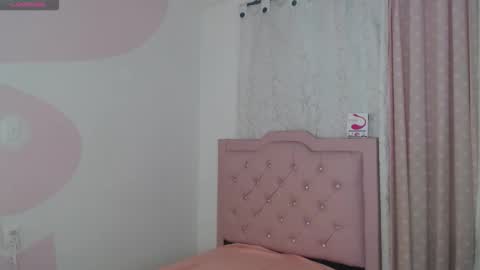 Snapshot of sasha_bigboobs_ chatting on April 22, 2026, 8:43 pm sasha_bigboobs_ online show from April 22, 2026, 8:43 pm