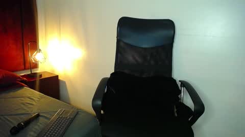 Snapshot of sasha_brattz chatting on February 13, 2025, 3:39 am Sasha Brattz online show from February 13, 2025, 3:39 am