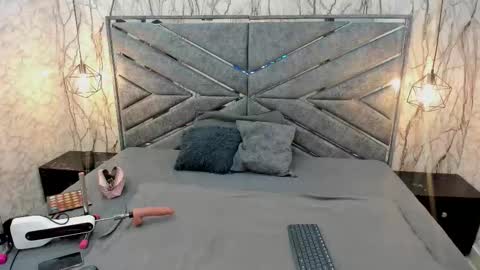 Sasha  online show from December 4, 2025, 7:55 pm