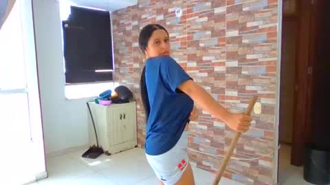 Camila online show from October 15, 2025, 5:35 pm