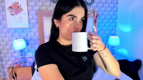 Camila  online show from October 16, 2025, 11:44 am