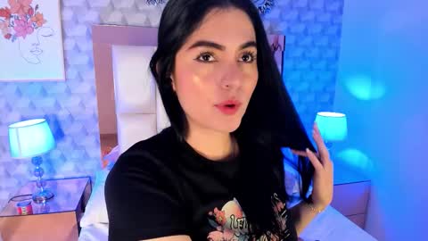 Camila  online show from October 24, 2025, 11:39 am