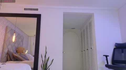 sasha_sinne online show from June 19, 2026, 12:42 pm