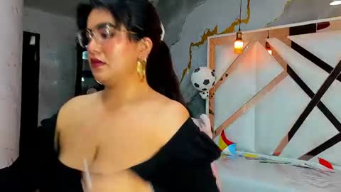 Snapshot of sasha_tf chatting on July 13, 2026, 8:33 pm Sasha online show from July 13, 2026, 8:33 pm