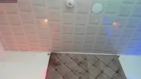 Snapshot of sashajune chatting on December 5, 2024, 11:07 pm selene online show from December 5, 2024, 11:07 pm