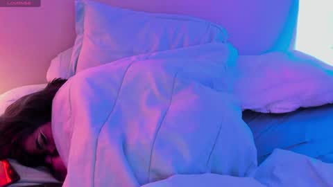 Snapshot of sashajune chatting on December 7, 2024, 11:40 am selene online show from December 7, 2024, 11:40 am