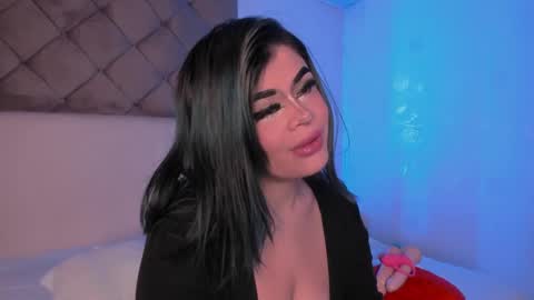 Snapshot of sashajune chatting on February 12, 2025, 10:26 pm selene online show from February 12, 2025, 10:26 pm