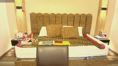 S A S H A R O S E online show from September 23, 2025, 11:46 am