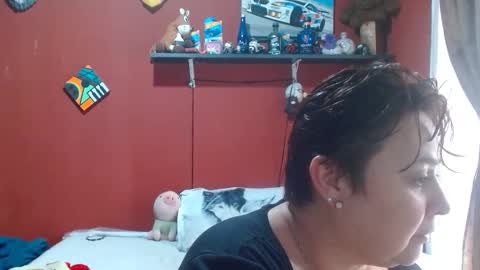 Snapshot of sasharosee2 chatting on April 21, 2026, 12:22 pm S A S H A R O S E online show from April 21, 2026, 12:22 pm