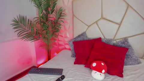 Snapshot of sashastrada_ chatting on November 8, 2025, 10:19 pm Sasha online show from November 8, 2025, 10:19 pm