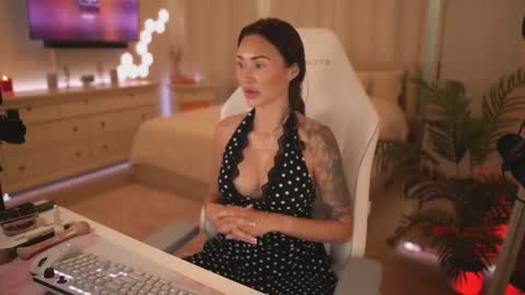 Snapshot of sashawest_official chatting on March 16, 2026, 4:55 pm sashawest_official online show from March 16, 2026, 4:55 pm
