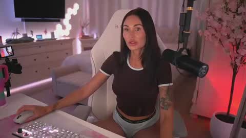 Snapshot of sashawest_official chatting on June 18, 2026, 11:20 pm sashawest_official online show from June 18, 2026, 11:20 pm