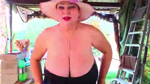 sassy_seasons online show from September 10, 2025, 9:09 am