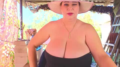 sassy_seasons online show from September 15, 2025, 9:42 am