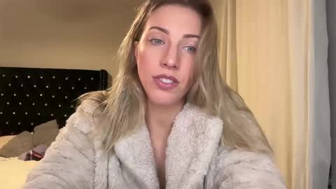 MazyMay333 online show from February 5, 2025, 6:02 am