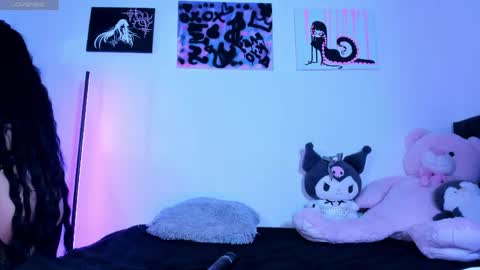    im expecting 300 thumbs up on my altar online show from May 14, 2026, 11:22 pm