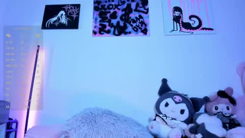   im expecting 300 thumbs up on my altar online show from May 15, 2026, 11:23 pm