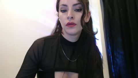 Nia online show from January 11, 2025, 1:16 am