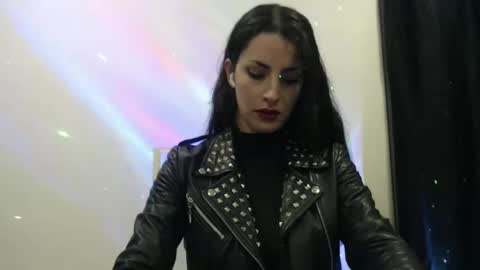 Nia online show from January 14, 2025, 12:43 am