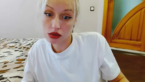 Snapshot of satinqueen90 chatting on September 10, 2025, 11:10 am Satinqueen90 online show from September 10, 2025, 11:10 am