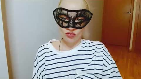 Snapshot of satinqueen90 chatting on October 14, 2025, 6:36 am Satinqueen90 online show from October 14, 2025, 6:36 am