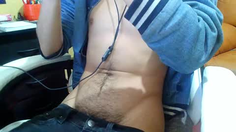 saturno_97 online show from February 2, 2025, 9:34 pm