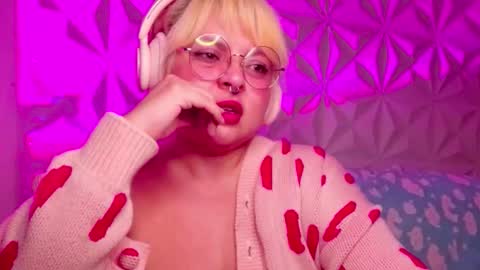 Gina George online show from October 19, 2025, 12:44 am