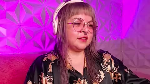 Gina George online show from November 14, 2025, 1:04 am