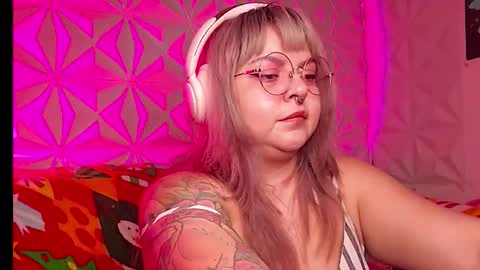 Gina George online show from December 21, 2025, 1:24 am