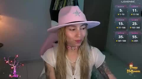 I AM JENN  online show from November 2, 2025, 2:36 am