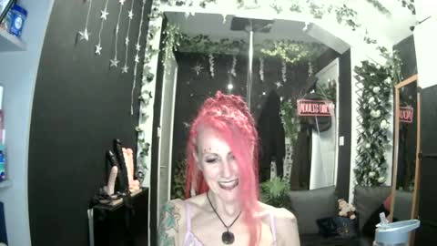 Snapshot of saucysky chatting on June 2, 2026, 8:33 pm SaucySky online show from June 2, 2026, 8:33 pm
