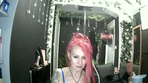Snapshot of saucysky chatting on June 5, 2026, 11:43 pm SaucySky online show from June 5, 2026, 11:43 pm