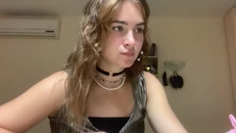 Snapshot of saundrayeeloy chatting on September 13, 2025, 4:18 pm Martha online show from September 13, 2025, 4:18 pm